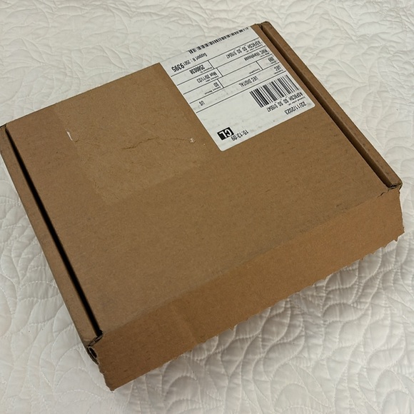 Louis Vuitton shipping gift box - Picture 5 of 7